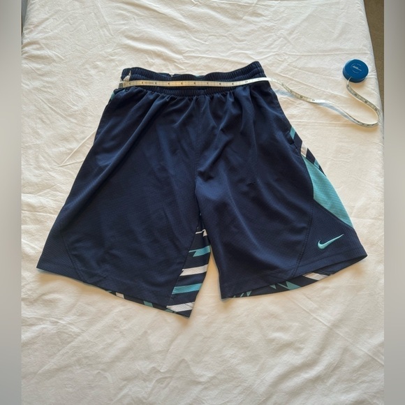 Nike - Boys Shorts - Size L - Few Stray Threads - Picture 3 of 10